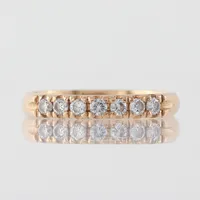 Ring med 7 st små diamanter, guldsmed Cederins Guld AB Örebro, storlek 17 mm, bredd 2.9 mm, 18 k. Vikt: 2,9 g