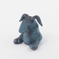 Niki Merimaa skulptur blåpatinerad brons, hund, signerad, höjd 6 cm, längd 5.5 cm.
