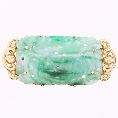 Brosch med snidad jade, Hugo Strömdahl, med dekor av blommor samt orm, Stockholm 1951, längd 59mm, bredd 27mm, 18K bruttovikt 32,3g, 