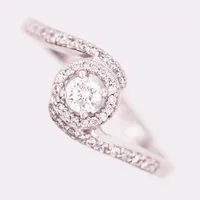 Ring med briljantslipade diamanter, totalt 0,31ct enligt gravyr, stl:17, 14K vitguld Vikt: 2,4 g