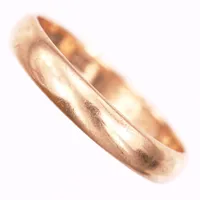 Ring, slitna stämplar, graverad, stl: 19½, bredd ca 4mm, 18k Vikt: 3,8 g