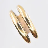 Ring, stl 18¾, bredd 5-10 mm, 18K. Vikt: 5,6 g