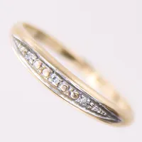Ring med diamanter 3xca0,075ct, stl: 17¼, bredd: 1,7-3,4mm, 9K  Vikt: 1 g