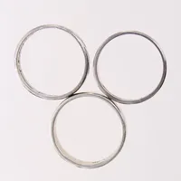 Tre ringar med dekor, stl: 17¼-17¾, bredd 3,6-5mm, gravyr, vitguld 18K.  Vikt: 13,6 g
