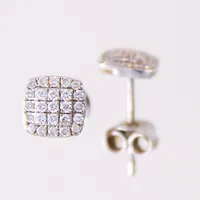 Ett par örhängen med briljantslipade diamanter 50 x 0,0075ct, 6x6mm, vitguld 18K.  Vikt: 1,5 g
