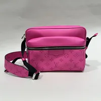 Väska, Louis Vuitton Outdoor Messenger Taigarama Fushia, rosa monogramcanvas, silverfärgade beslag, modell: M30765, tillverkningsnummer: FO0241,  26x20x10,5 cm, Kvitto Louis Vuitton 2021, dustbag