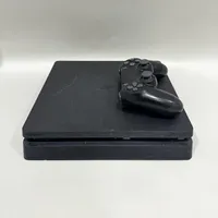Spelkonsol Sony Playstation 4 Slim 500GB, modell CUH-2216A, serie-nr: 02-27452574-4666677, 1 handkontroll, HDMI-kabel, strömsladd, inköpskvitto från 2021, repor samt fläckar, bruksslitage Skickas med postpaket.