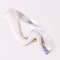 Ring, stl: 19¼, bredd: 2,6-3mm, GHA, silver 925/1000 Vikt: 5,8 g