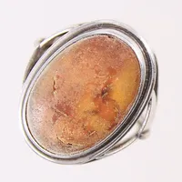Ring med orange sten, stl: 18¾, bredd: 2-24mm, skadad sten, silver 835/1000 Vikt: 7,7 g