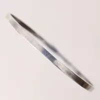 Armring, slät, innermått Ø62mm, bredd 3,7mm, silver 830/1000 Vikt: 11,1 g