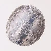 Ring med motiv av persiskt mynt, justerbar storlek, bredd 4-23mm, silver 925/1000 Vikt: 8,6 g
