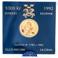 Minnesmynt "GUSTAV III 1792 - 1992" från 1992 i plastetui. Nominellt värde 1000kr. 5,8g 21,6K. 