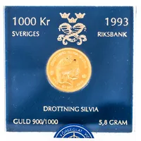 Minnesmynt "DROTTNING SILVIA" från 1993 i plastetui. Nominellt värde 1000kr. 5,8g 21,6K.  