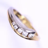 Ring i vit och rödguld med diamanter totalt ca 0,25ct, stl 16¾, bredd 3-5mm, gravyr, 18K  Vikt: 4,4 g