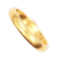 Ring, stl 17¼, bredd 4mm, gravyr, 23K  Vikt: 6 g