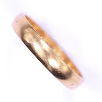 Ring, stl 16¾, bredd 4mm, gravyr, 18K  Vikt: 2,5 g