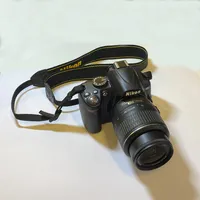 Kamera Nikon D3000, objektiv Nikon DX 18-55 1:3,5-5,6G, laddare. #6735905, #16133040  Skickas med postpaket.