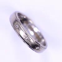 Ring med diamanter, totalt ca 0,03ct, stl 17, bredd 4mm, gravyr, 18K  Vikt: 4,2 g