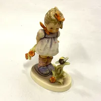 Figurin Flicka med humla 