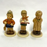 3 figuriner MJ Hummel Goebel höjd ca 10cm, inga anmärkningar.  Skickas med postpaket.