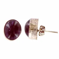 Ett par örhängen med lila stenar, 7x10mm, S925/1000 Vikt: 4,3 g