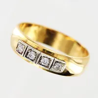 Ring, diamanter 4 x ca 0,03ct, stl 20, bredd 6mm, gravyr, 18K Vikt: 5,8 g