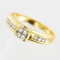 Ring, diamanter totalt ca 0,20ctv, briljant och prinsesslipade, stl 17, bredd 1,5-4mm, GHA, 18K.  Vikt: 4,3 g