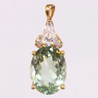 Hänge med grön sten samt vit spinell, 8/8-slipade diamanter ca 0,02ctv, längd 31mm, bredd 12mm.14K Bruttovikt 4,6g 