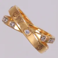 Ring med diamanter 16x ca 0,01ct, 4x ca 0,02ct, stl 18, bredd 3,8-8,4mm, repor och nagg i skena, 18K  Vikt: 8 g