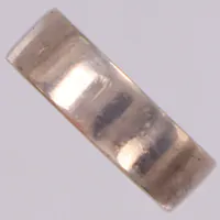 Ring stl 18, bredd 7,1mm, repor, 925/1000 silver Vikt: 10,2 g