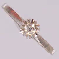 Ring med diamant 1xca0,02ct 8/8 slipning, stl 19½, bredd: 1,6-5,7mm, vitguld, 18K  Vikt: 2 g