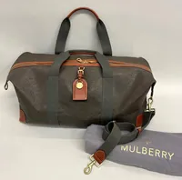 Weekendbag Mulberry, scotchgrain, detaljer i läder och canvas, mått ca 54x33x40cm, en innerficka, adresstag numrerad 2125523, vintageskick, nötta hörn, nyckel och lås saknas, axelrem, dustbag, inga övriga tillbehör.  Skickas med postpaket.