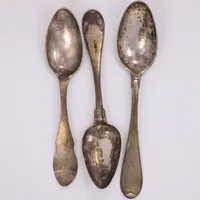 3 skedar, längd 20-22cm, bucklor, gravyr, tidigt 1800-tal, 830/1000 silver Vikt: 137,9 g