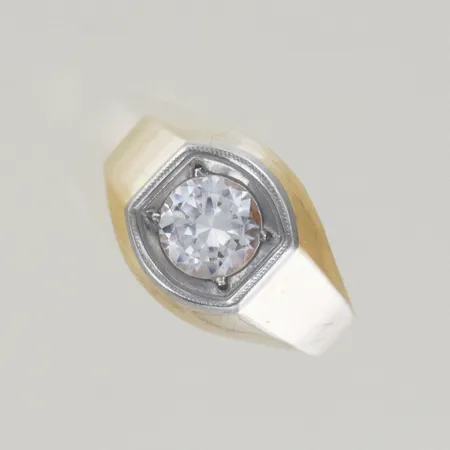 Ring med sten 60-tal, Ø 18 mm, bredd 11,7 mm, repig ,18K Vikt: 3,5 g