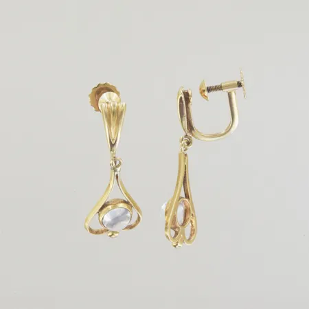 Ett par örhängen med månsten år 1959, längd 2,5 cm, 18K Vikt: 2,5 g