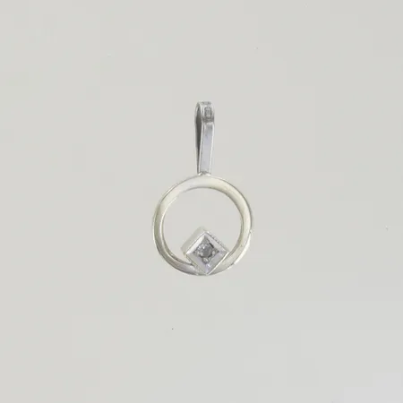 Hänge med diamant, längd 1,5 cm, bredd 0,9 cm, 18K Vikt: 0,6 g