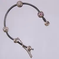 Armband med 4 berlocker, Pandora, längd: ca 18cm, bredd: ca 3-12mm, 925/1000, silver Vikt: 28,4 g