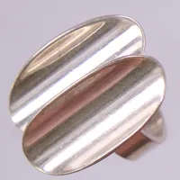 Ring, stl: 16¾, bredd: ca 5-24mm, år 1974, 830/1000, silver Vikt: 6,7 g