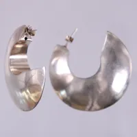 Ett par örhängen, längd: ca 4,5cm, bredd: 12mm, 925/1000, silver Vikt: 22,7 g