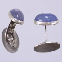 Ett par manschettknappar med blå stenar, längd ca 1,5cm, bredd ca 11mm, GLJ, 1957m 830/1000 silver  Vikt: 9,5 g