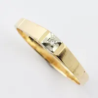 Ring med diamant 0,02ct, stl 17 mm, bredd ca 2,3 mm, 18K Vikt: 1,9 g