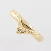 Ring med diamanter ca 2x0,01ct, stl 18¼mm, bredd skena 3,3mm, 18k  Vikt: 4,9 g