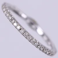 Ring med diamanter 24x ca 0,01ct, stl ca 15½, bredd ca 1,5mm, vitguld, 18K  Vikt: 1,4 g