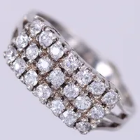 Ring med vita stenar, stl: 17½, bredd: ca 2-7mm, 925/1000, silver Vikt: 2,9 g