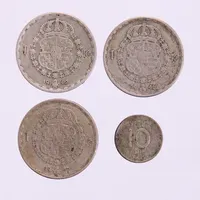 Mynt tre 1-kronor 1942, 1946,1947, en 10-öring Sverige 1955,  silver 400/1000 bruttovikt: 22,4g Vikt: 22,4 g