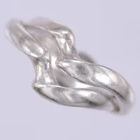 Ring tvådelad, stl ca 16¾, bredd ca 2,5-8,2mm, silver 925/1000 Vikt: 3,6 g