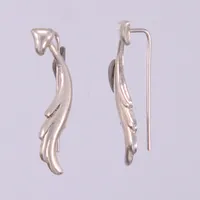 Ett par örhängen, längd ca 26,5mm, bredd ca 4-5mm, silver  Vikt: 0,9 g