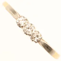 Ring, diamanter 3x ca 0,02-0,03ct, stl 17½, bredd 3,2mm, 18K Vikt: 1,4 g
