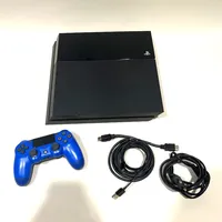 Playstation 4,  snr: 02-27452252-2486992, slitage, smuts, en handkontroller blå, sliten, HDMI-kabel, USB-kabel, strömkabel, ett spel, Assassin's Creed Valhalla, utan fodral,    Vikt: 0 g
