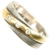 Ring, stl 18½, bredd 6,5mm, vita stenar, silver  Vikt: 6,2 g